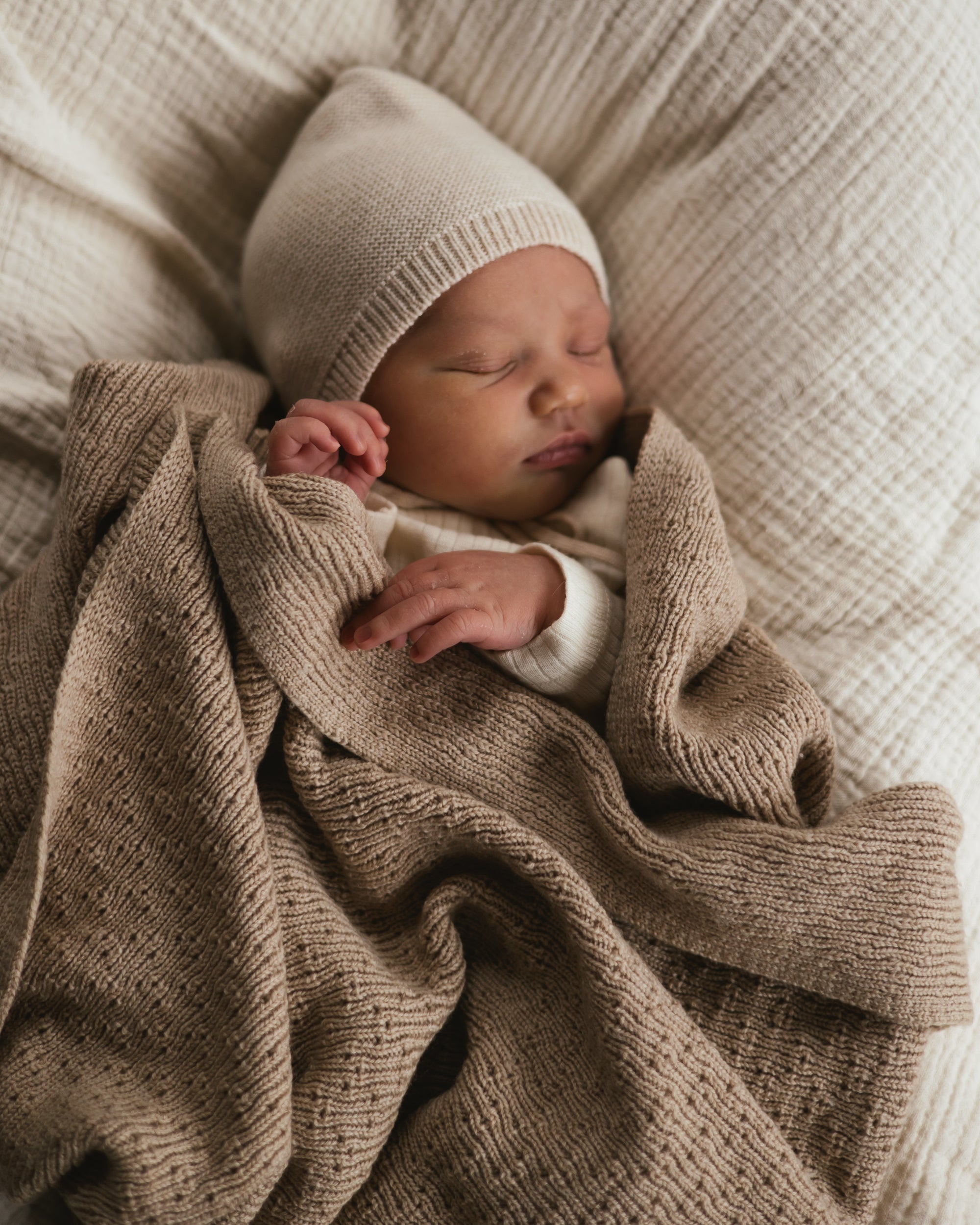 Hvid Newborn Strickmütze  Apricot