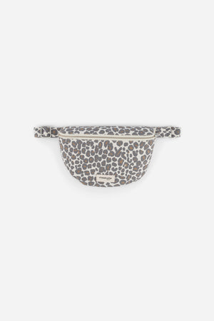 „Rive Droite Custine Gürteltasche in Leopard Grey – Gürteltasche mit verstellbarem Gurt und auffälligem Leopardenmuster“