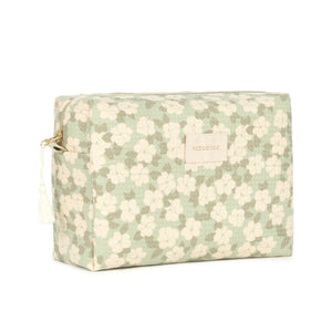 Nobodinoz Kosmetiktasche „Diva Opera“ – Green Sakura Design mit zartem Blütenmuster, aus Bio-Baumwolle mit Reißverschluss
