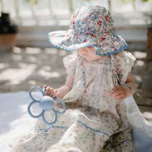 Mushie Anneau de dentition hochet « Daisy » | Faded Denim