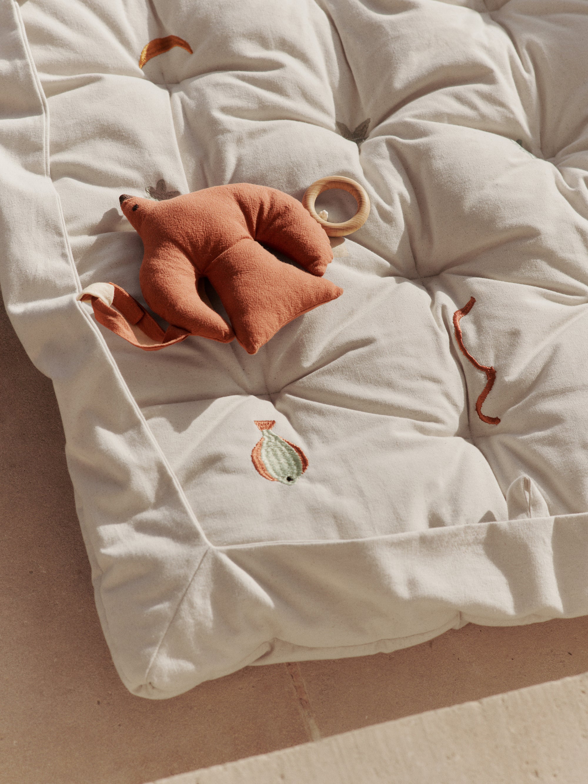 Ferm Living Gepolsterte Spielmatte "Harbour" Natur