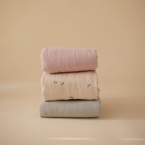 Mushie Swaddle | Bees