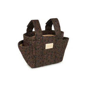 Nobodinoz Kinderwagen Organizer Hyde Park in Leonie Brown – am Kinderwagengriff befestigt, mit sichtbarem Innenfach