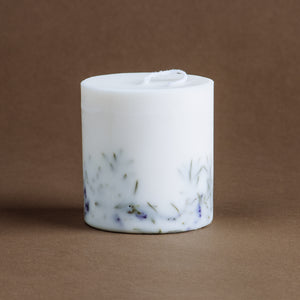 the Munio Soy Wax Scented Candle - Juniper & Limonium