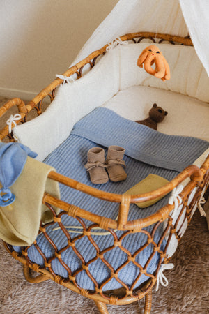 Hvid Babydecke "Kiki" Frost Blue
