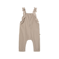 Baby-Latzhose aus weichem Breitcord in Stone mit Rüschendetail – Cozmo