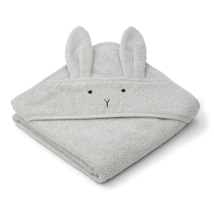 Badetuch „Albert“ Rabbit Sandy von Liewood mit Kapuze in Form eines Hasenkopfes.