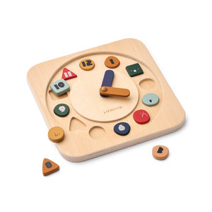 Liewood Aktivitätstafel „Karamo“ aus Holz – Motorikspielzeug mit Tiermotiven in Farbe Sandy für Babys und Kleinkinder