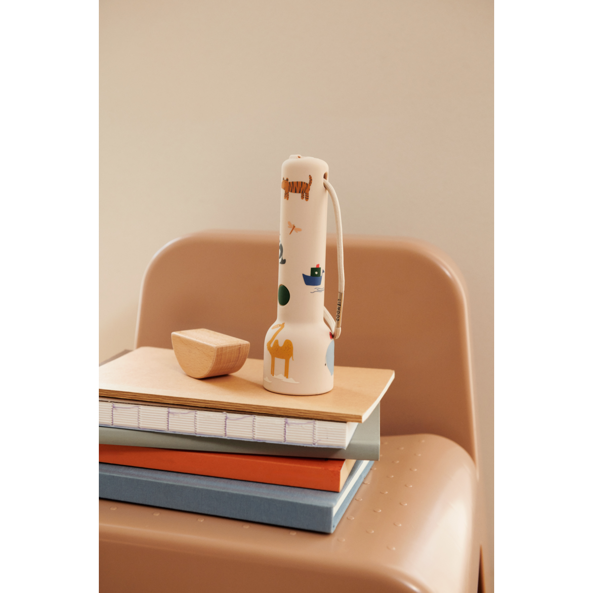 Liewood Taschenlampe "Gry" | Around the world / Sandy