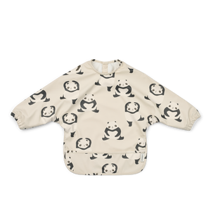 Liewood Merle Printed Cape Bib Panda Sandy, wasserdichtes Ärmellätzchen für Babys