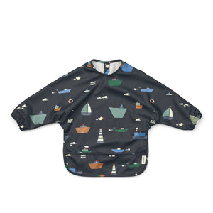 Liewood Lätzchen mit Ärmel "Merle" | Sailing / Classic navy