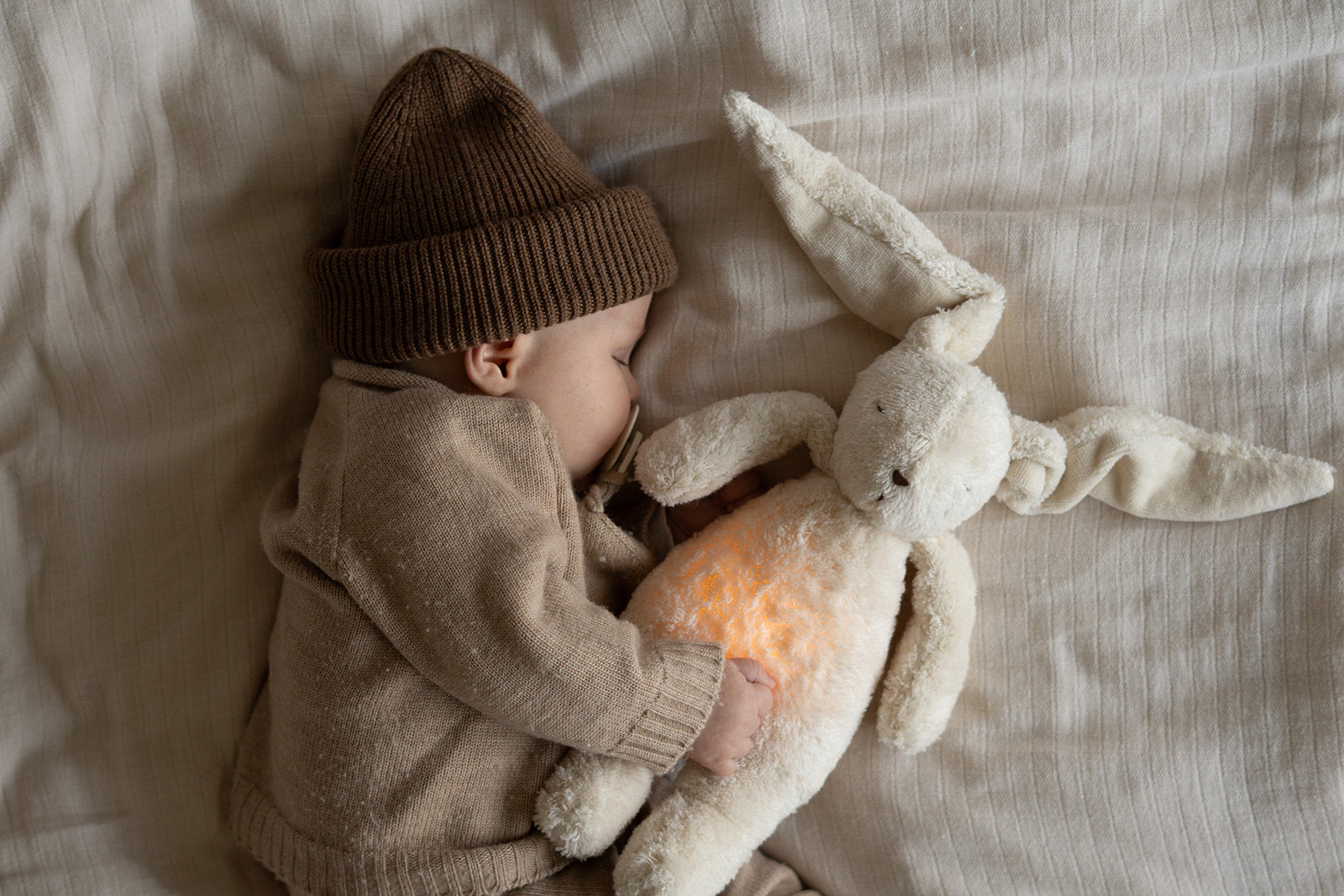 Moonie Hase mit Licht 2.0 "Organic Humming Bunny" | Sand