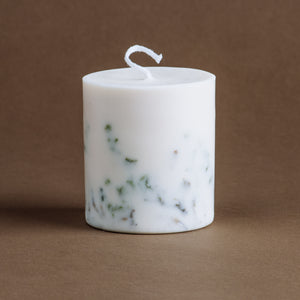 the Munio Soy Wax Scented Candle - Moss