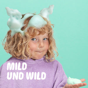 Naïf Kids Shower Foam 150 ml – grüner Duschschaum für Kinder mit frischem Limetten- und Johannisbeerduft, vegan & hautfreundlich.