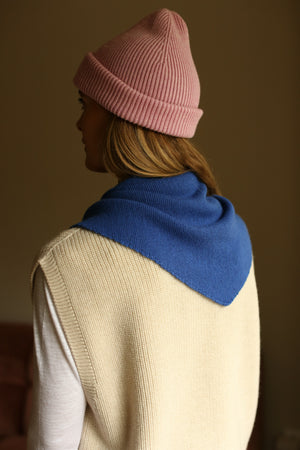 Hvid Dreieckstuch "Josephina" Cobalt Blue