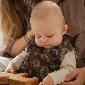 emma & noah Schlafsack 1.0 TOG in Leo Chocolate