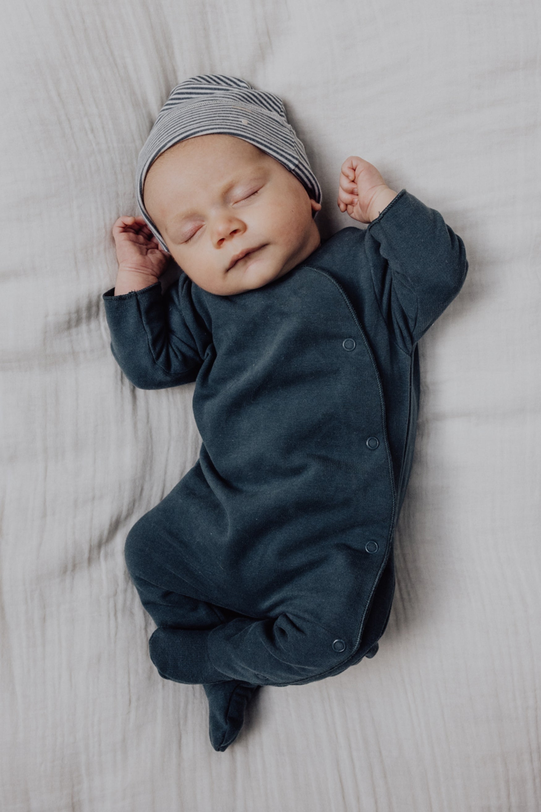 Gray Label Newborn Strampler | Blue Grey
