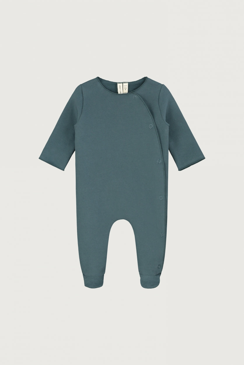 Gray Label Newborn Strampler in Blue Grey – weicher Bio-Wickelstrampler für Neugeborene, nachhaltig & hautfreundlich.