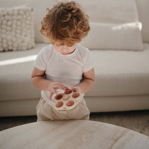 Mushie Blumen Babyspielzeug | Dried Thyme/Natural/Shifting Sand