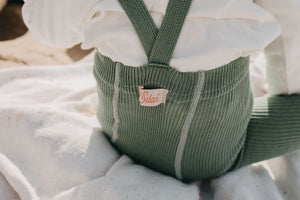 Collant sans pieds Silly Silas avec bretelles | Matcha Latte d'avoine
