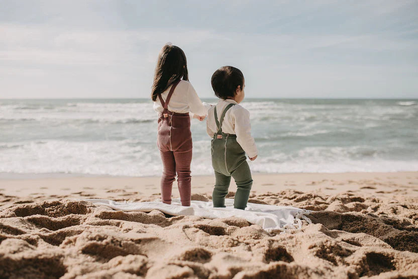 Silly Silas Fusslose Strumpfhose mit Träger | Matcha Oat Latte