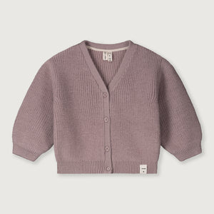 Gray Label Baby Cardigan in Berry – weicher Fleece-Cardigan aus Bio-Baumwolle mit Druckknöpfen, bequem & nachhaltig.