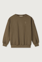 Gray Label Sweater in Woody – kuscheliger Unisex-Sweater aus Bio-Fleece mit Stick-Emblem, nachhaltig & fair gefertigt in Portugal.