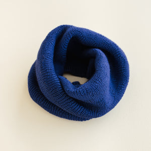 Hvid Schlauchschal Gigi Cobalt Blue aus Merinowolle für Kinder