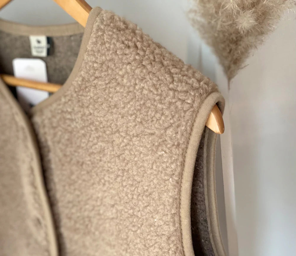 Alwero Erwachsene Bio Wollweste "TYB" | Tan Ultra Light