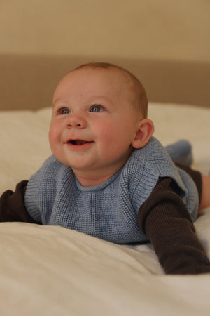 Hvid Strick-Weste Baby "Harvey" | Light Blue
