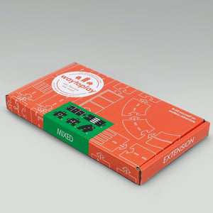 Waytoplay Autobahn Erweiterungsset – 8 flexible Straßenteile auf weißem Hintergrund"