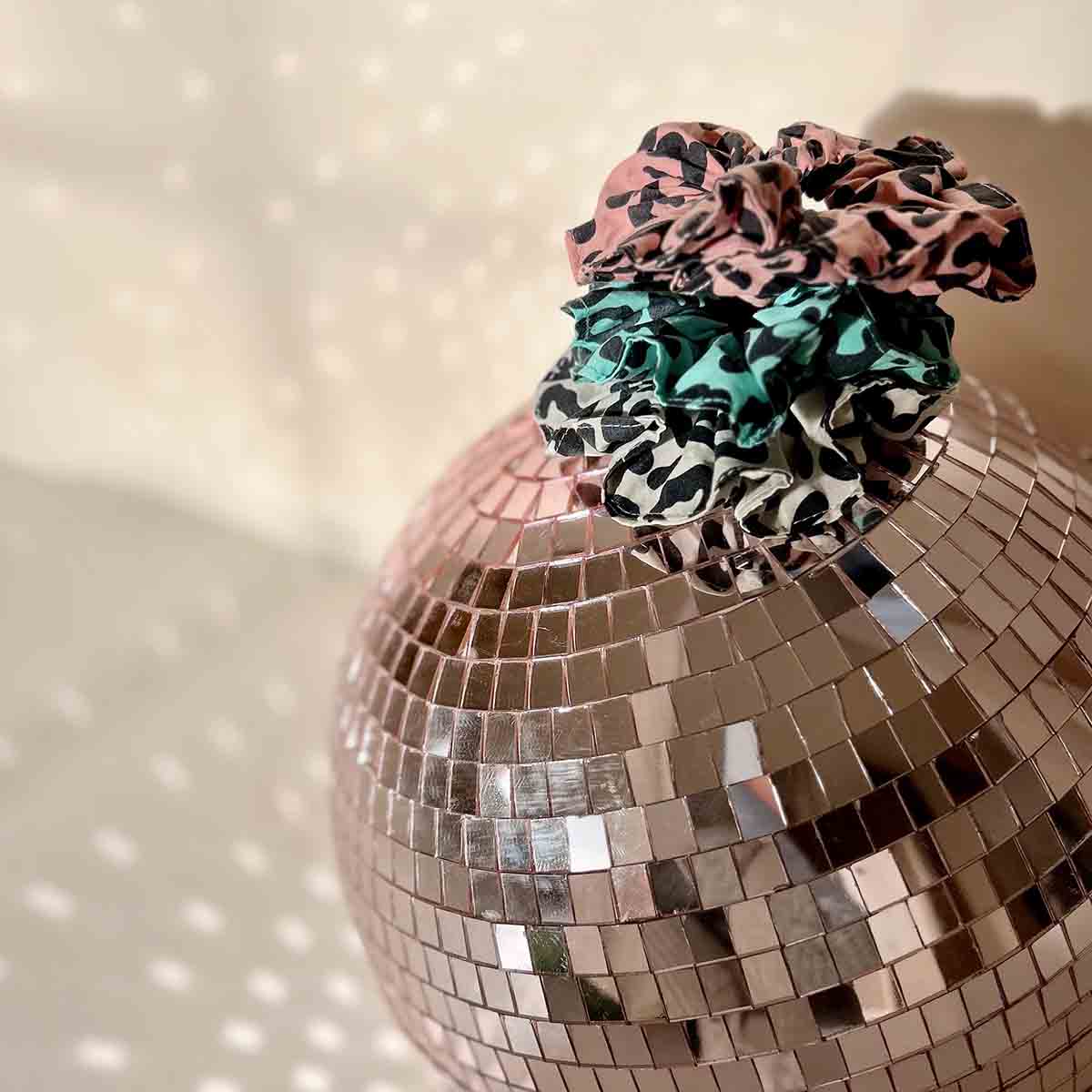 Rose in April Scrunchie "Chouchou" Schwarz