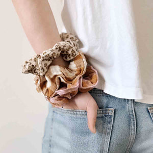Rose in April Scrunchie "Chouchou" Leo Beige