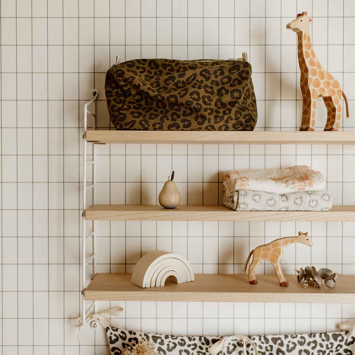 Rose in April Kosmetiktasche "Vic" Leo Oliv