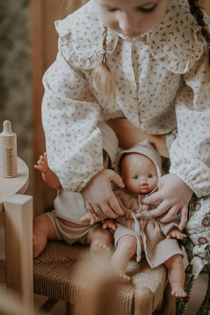 Minikane Baby-Puppe "Mae" mit Stoffkörper 28cm