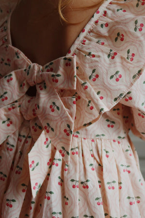 Konges Sløjd Kleid "Cianna" Bow Cherry Pink Motiv