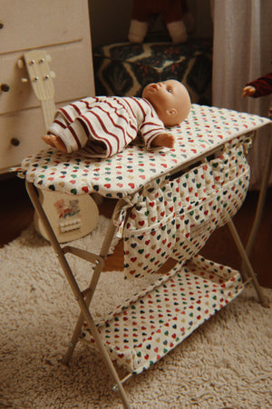Konges Sløjd Puppen Wickeltisch "Doll Changing Table Coeur Coloré"