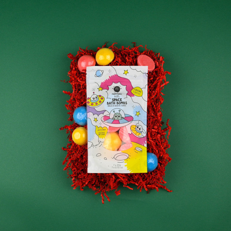 Space Mini Bath Bombs – 7 bunte Badebomben für Kinder ab 3 Jahren, dermatologisch getestet, mit pflegenden Ölen und Vitamin E