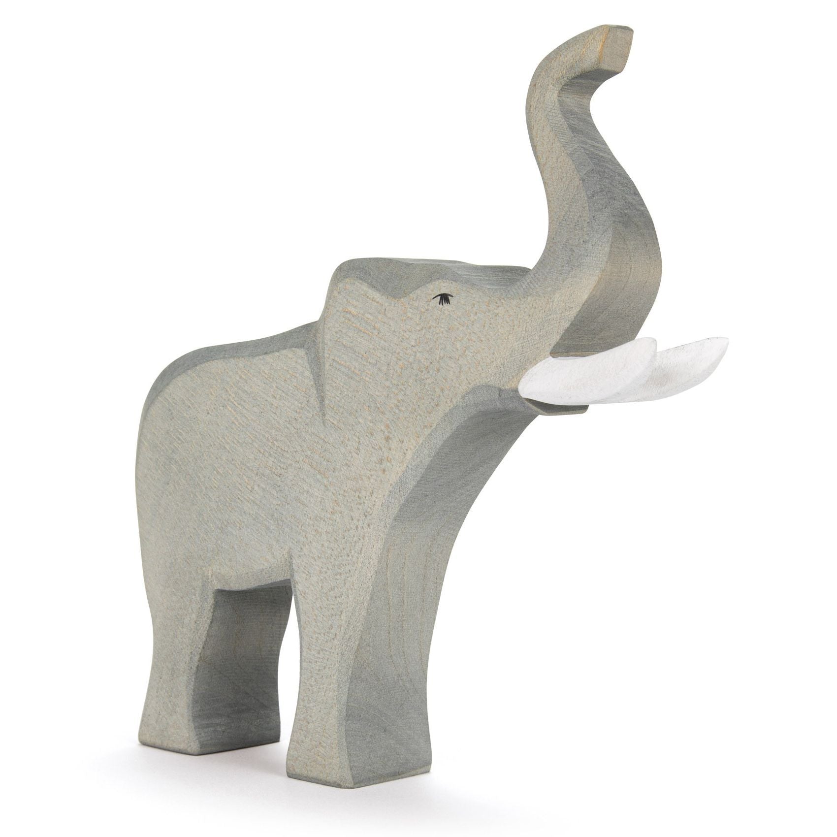 Ostheimer Elefantenbulle – große handbemalte Holzfigur mit Rüssel und Stoßzähnen auf weißem Hintergrund