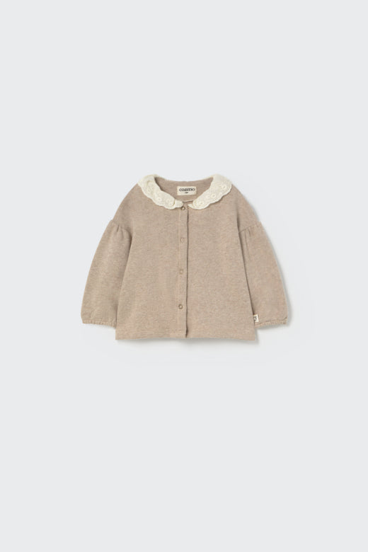 Baby-Strickjacke in neutralem Stone-Ton mit Knopfleiste – Cozmo Cardigan „Venecia“