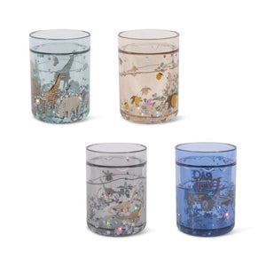 Konges Sløjd Glitzer Becher „Blue Mix“ im 4er Set – funkelnde Kinderbecher in Blautönen, leicht und bruchsicher für Alltag und Feste.