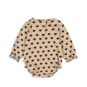 "Konges Sløjd Baby-Romper Chleo in Coeur Eclipse – mit Herzchenmuster"