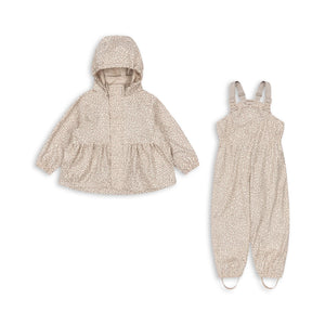 Kinder Regen-Set von Konges Sløjd „Rainy Palme“ in Farbe Milk Tank – Jacke und Hose mit Palmen-Print, wasserdicht & reflektierend.
