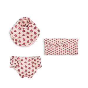 Konges Sløjd Puppen Pflege-Set Rosie Rose – Puppenzubehör aus Bio-Baumwolle mit Windel, Wickelunterlage & Pflegeset für Kinder ab 3 Jahren.