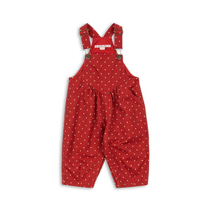 Konges Sløjd Latzhose Nola in Strawberry Dot – Latzhose aus Bio-Baumwolle mit Erdbeermuster und verstellbaren Trägern.