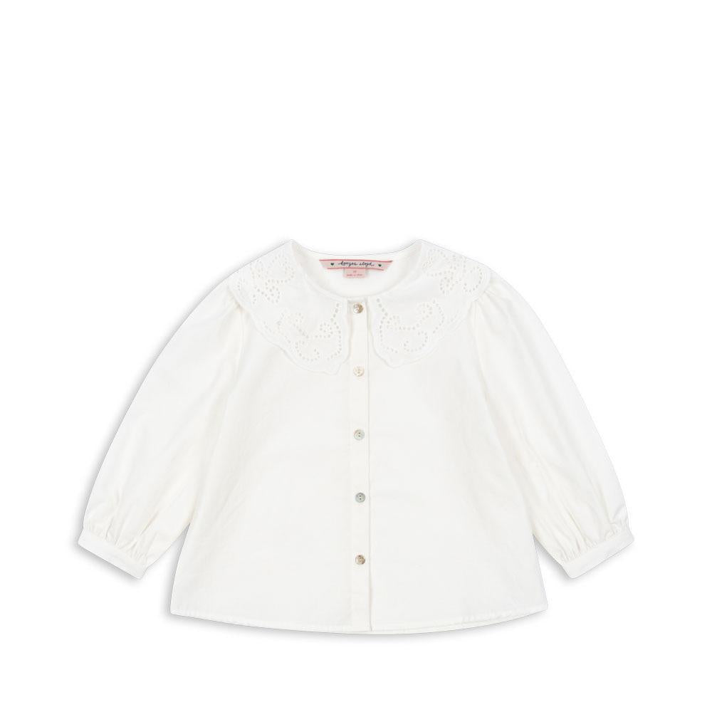 Konges Sløjd Jackenshirt „Rilo“ in Optic White aus 100 % Bio-Baumwolle – minimalistisch weißes Kindershirt mit Knöpfen.