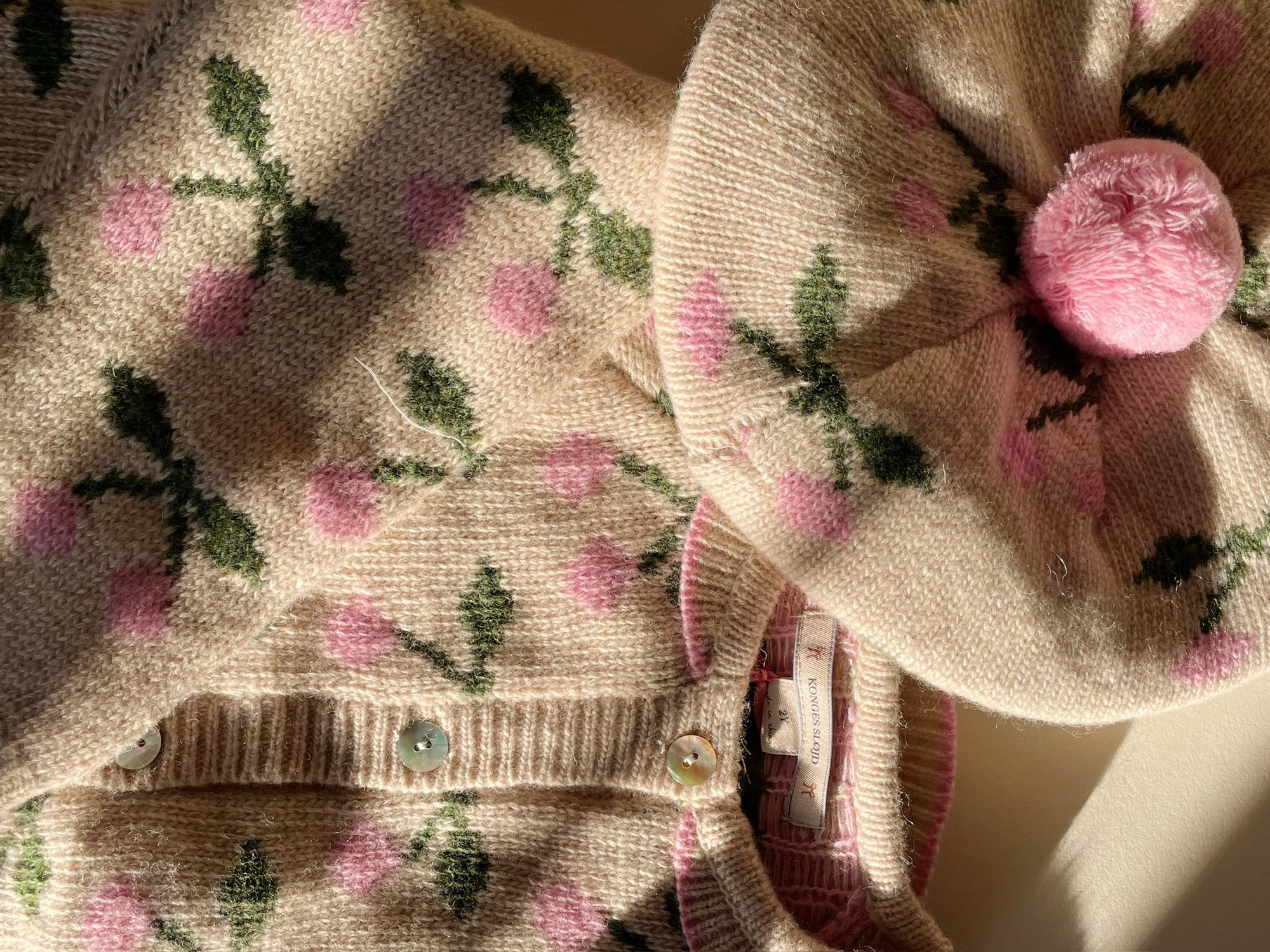 Konges Sløjd Strickjacke aus Merinowolle "Belou" Cherry