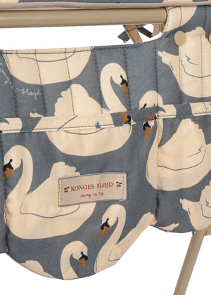 Konges Sløjd Puppen-Wickeltisch – DOLL CHANGING TABLE | Swan