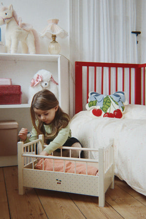 Konges Sløjd Puppenbett – DOLL BED FSC | Big Cherry