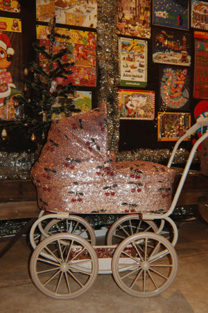 Konges Sløjd Puppenwagen "Sparkly Minnie Doll Pram Cherry Sequin"